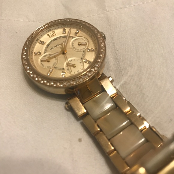 Michael Kors gold watch with horn details - Picture 4 of 6